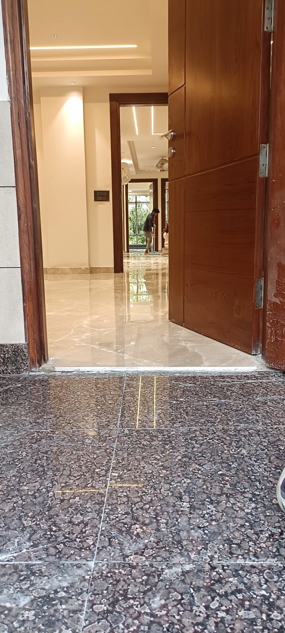 Mirror finish Italian marble polishing in DLF Phase 4, Gurugram